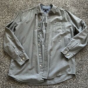 Tommy Hilfiger men’s gray button down shirt
